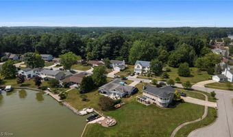 1280 Surfside Cir, Aurora, OH 44202