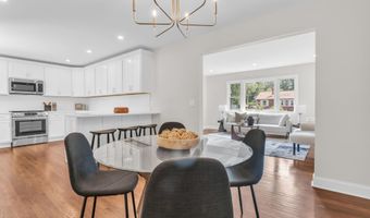 11 W Park Ave, Belford, NJ 07718