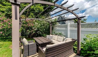 71 Clarence St, Cranston, RI 02910