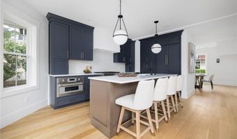 104 Second St, Newport, RI 02840