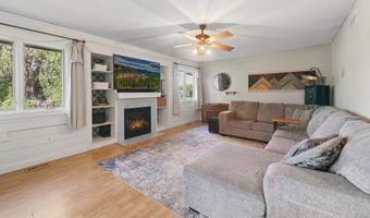 926 8th Ave NW, Altoona, IA 50009