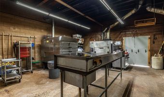 212 S Hickory St, Abbott, TX 76621
