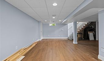 83 Bateman Ave, Cranston, RI 02920
