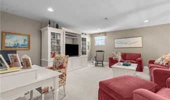 61 Seal Island Rd, Bristol, RI 02809