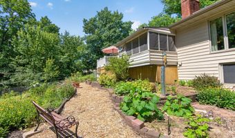 2706 Meadow Glen Rd, Ames, IA 50014