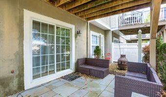 28 Crestview Ln 28, Danbury, CT 06810