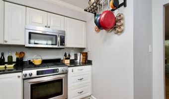 4201 CHERRY HILL Rd 106, Arlington, VA 22207