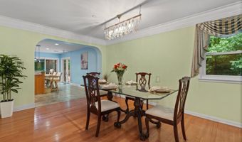 6816 SHRINE Ct, Annandale, VA 22003