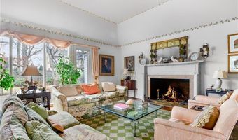 18 Ledge Rd, Newport, RI 02840