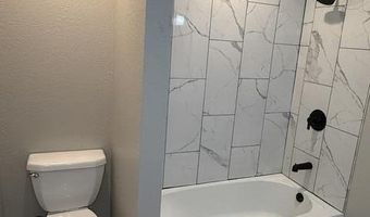 205 E Prospect St, Aurora, MO 65605