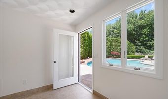 40 Alpine Estates Dr, Cranston, RI 02921