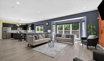 567 Brook Meadow Dr, Ballwin, MO 63021