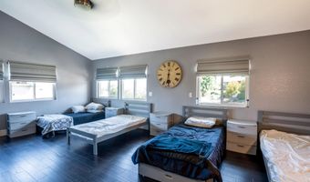 1116 Circle Dr, Escondido, CA 92025