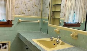 12 Oakland Ave, Johnston, RI 02919