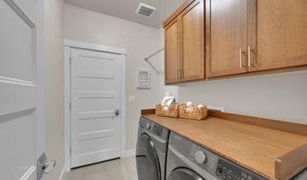 1004 S 46TH St, Springfield, OR 97478