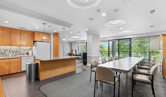 1101 S ARLINGTON RIDGE Rd 214, Arlington, VA 22202