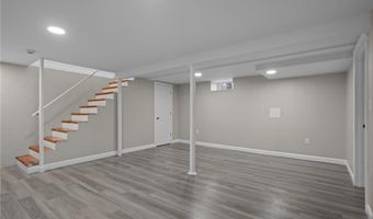 20 Maple Ct, Hopkinton, RI 02804