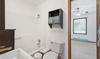 4 Skyline Dr, Adrian, MO 64720