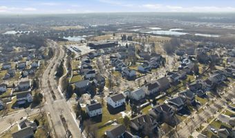 510 Golden Valley Ln, Algonquin, IL 60102