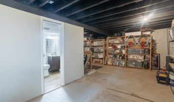 531 Charoak Dr, Ballwin, MO 63021