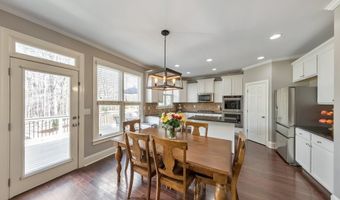 62 Applewood Ln, Acworth, GA 30101