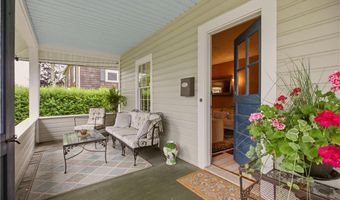 30 Boulevard, Middletown, RI 02842