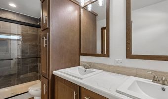7368 NE Berwick Dr 6, Ankeny, IA 50021