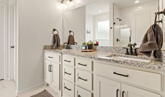 18508 Parkway Pines Dr, Bauxite, AR 72011
