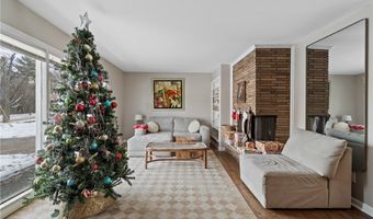 2426 Banbury Rd, Akron, OH 44333