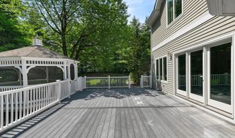 1 Mountaincrest Dr, Cheshire, CT 06410