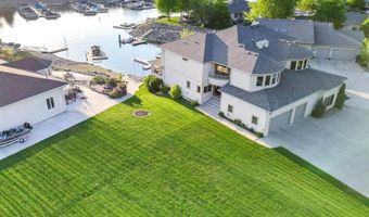 1408 Riverwood Dr, Bismarck, ND 58504