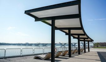 1305 E ABINGDON Dr 2, Alexandria, VA 22314