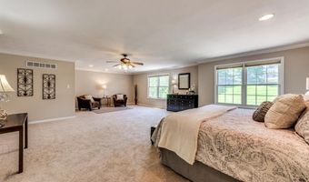 1515 Dietrich Glen Dr, Ballwin, MO 63021