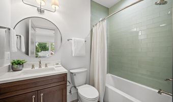 2133 N OAKLAND St, Arlington, VA 22207