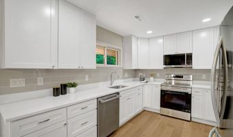 4006 JUSTINE Dr, Annandale, VA 22003