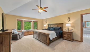 14 Hampton Ct, Algonquin, IL 60102