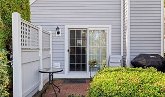 119 Corey Ln, Middletown, RI 02842
