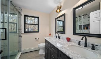 162 Lakeside Oaks Dr, Barrington, NH 03825