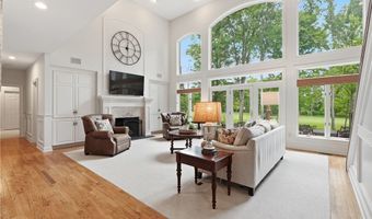 312 Aberdeen Ln, Aurora, OH 44202
