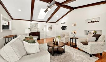 701 Kehrs Mill Rd, Ballwin, MO 63011