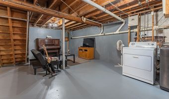 34 Oakhill Ave, Attleboro, MA 02703
