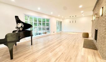 17821 POND Rd, Ashton, MD 20861