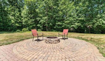29 Maple Dr, Bedford, NH 03110