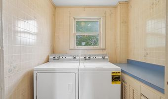 512 N D St, Albia, IA 52531