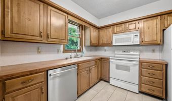 4015 Clarendon St, Bel Aire, KS 67220