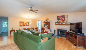 32 Foxberry Dr, Arden, NC 28704