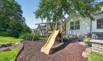 918 Claybend Dr, Ballwin, MO 63011
