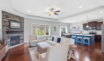 1009 Baileys Grove Dr, Adel, IA 50003
