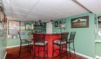 20 Birch View Ct, Cranston, RI 02921