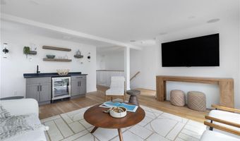 104 Second St, Newport, RI 02840